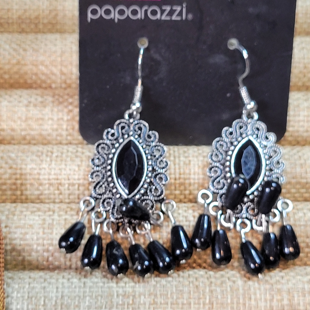 Paparazzi Costume Jewelry Lot 6 Pieces Total NWT 4 Pairs Earrings 2 Necklaces - Picture 7 of 7